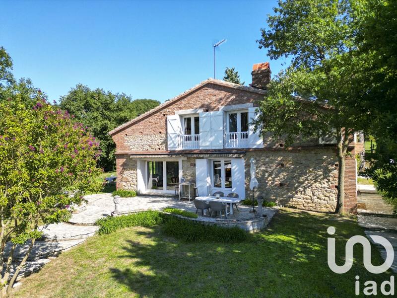 Maison - 369 m² - 11 pièces