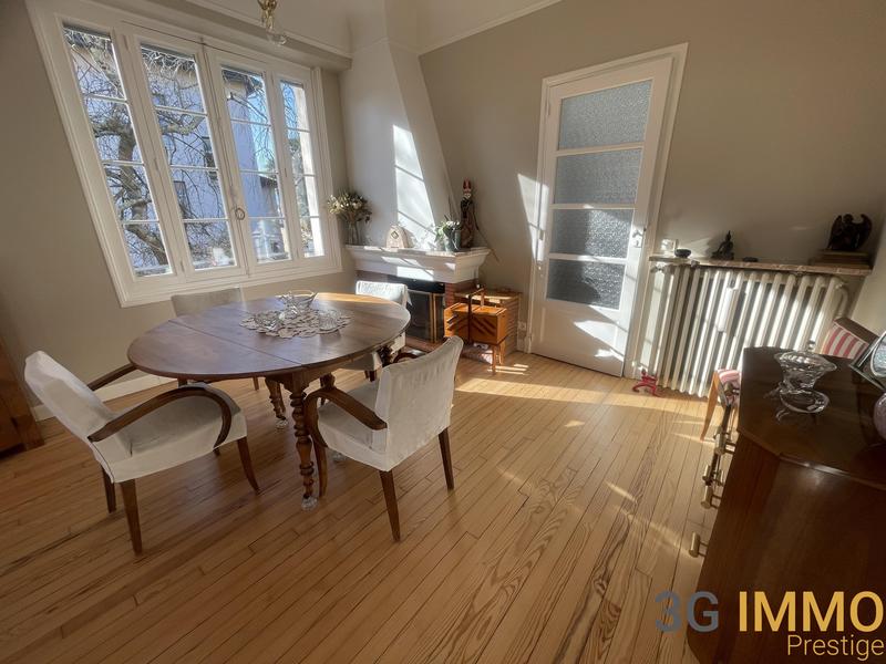 Maison - 220 m² - 6 pièces