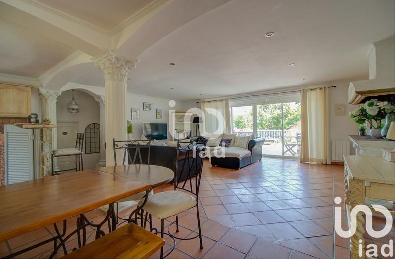 Maison - 238 m² - 10 pièces