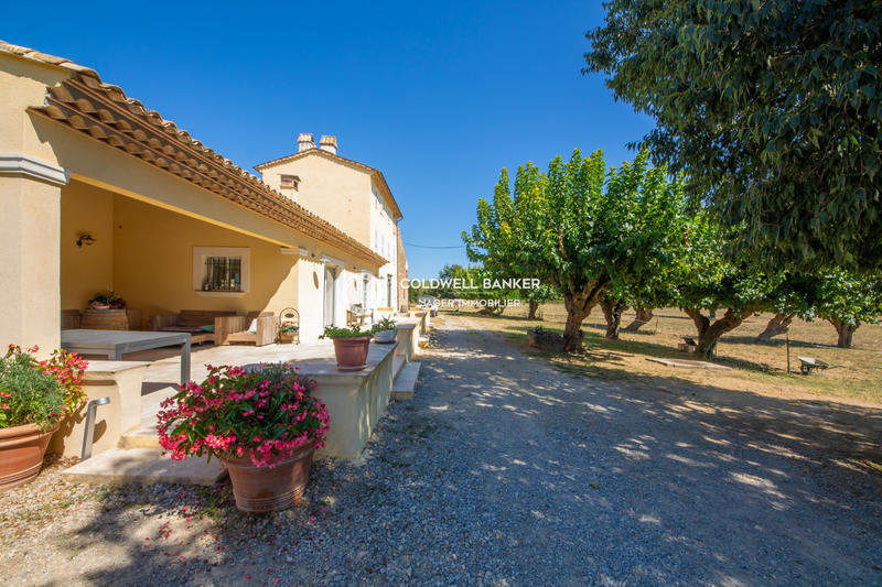 Propriété - 400 m² - 8 pièces