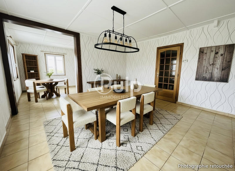 Maison - 122 m² - 8 pièces