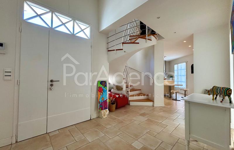 Maison - 204 m² - 5 pièces