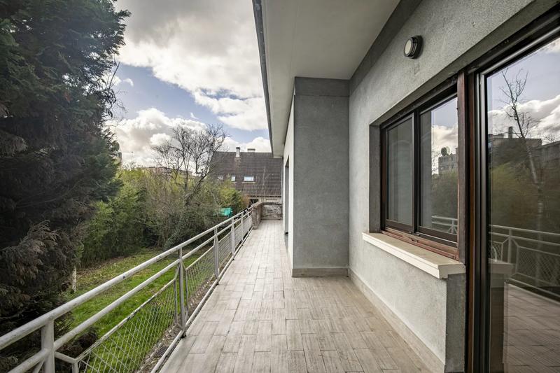 Maison - 212 m² - 7 pièces