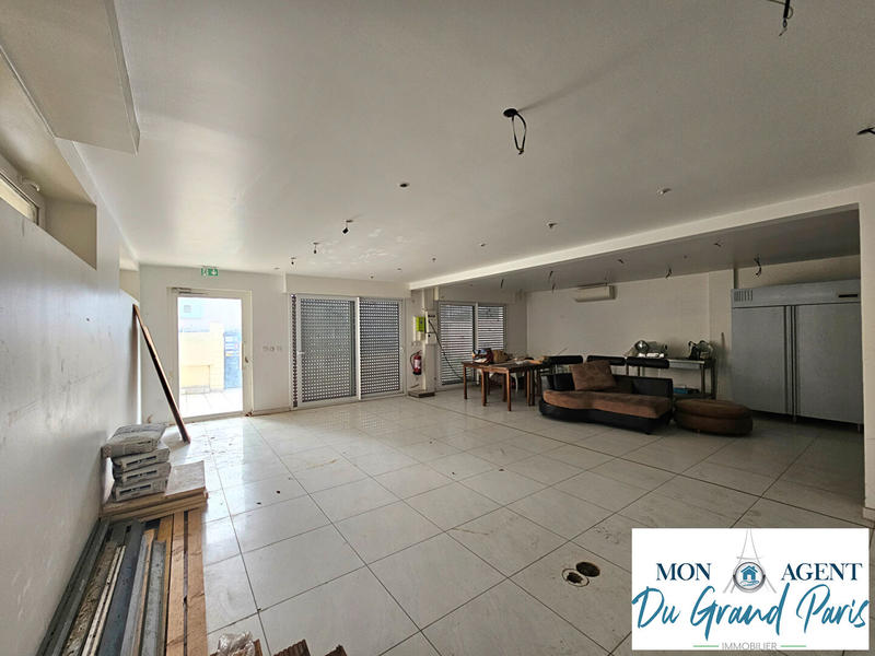 Local commercial - 120 m² - 4 pièces