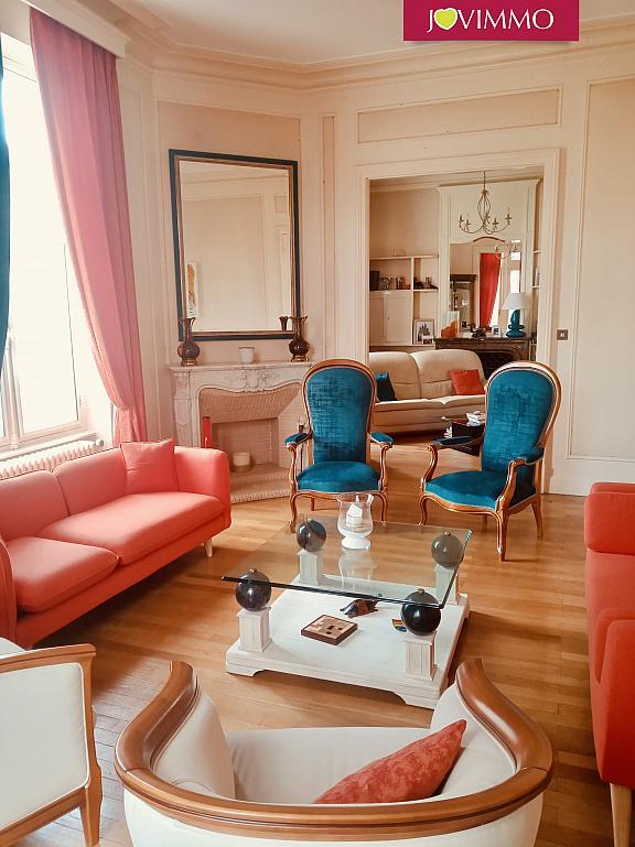 Maison - 285 m² - 9 pièces