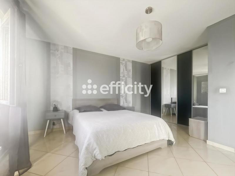 Maison - 182 m² - 5 pièces