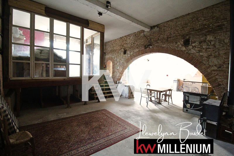 Maison - 210 m² - 2 pièces