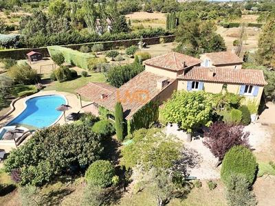 Propriété - 306 m² - 10 pièces