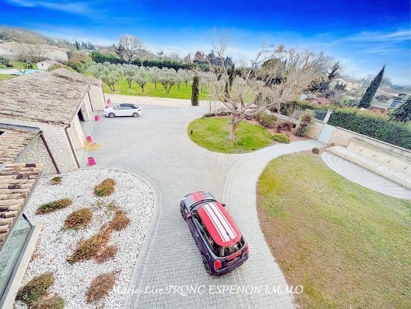 Mas - 471 m² - 15 pièces