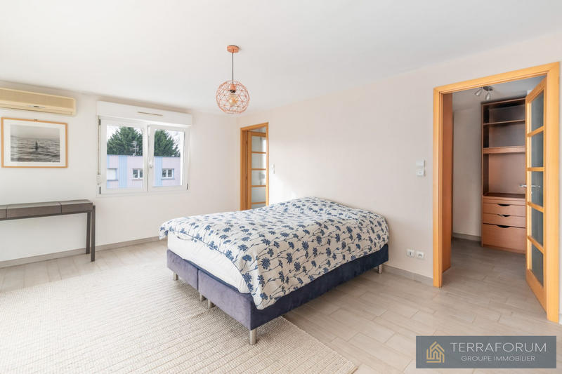 Maison contemporaine - 230 m² - 6 pièces