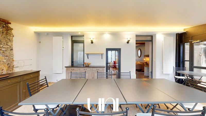 Propriété - 260 m² - 10 pièces