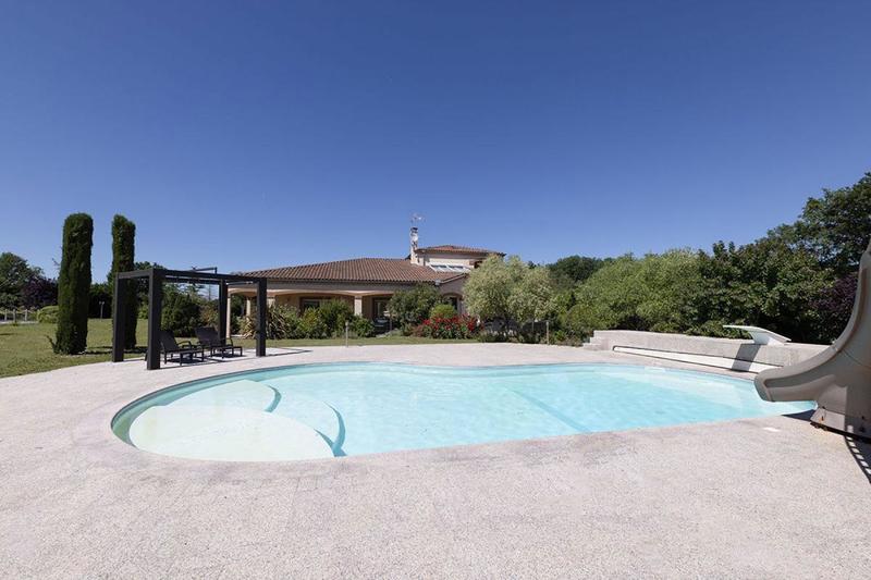 Demeure - 397 m² - 8 pièces