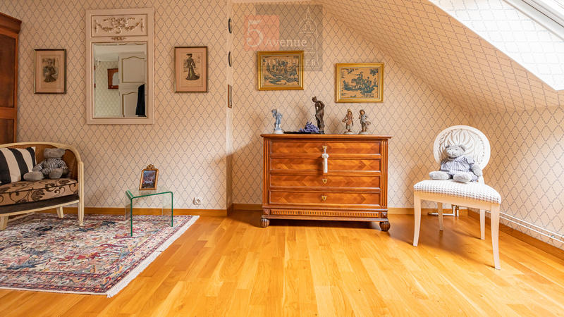 Maison - 290 m² - 8 pièces