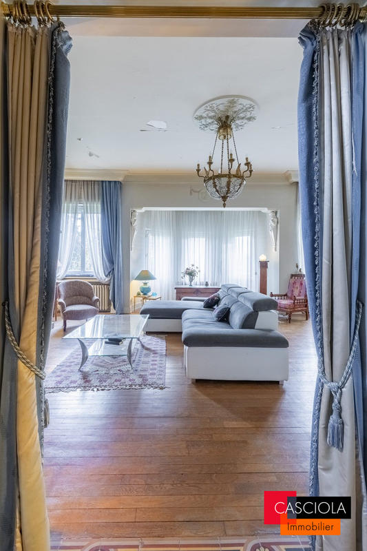 Maison - 259 m² - 9 pièces