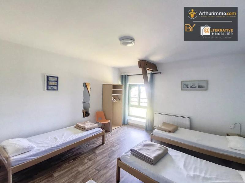 Maison - 979 m² - 26 pièces