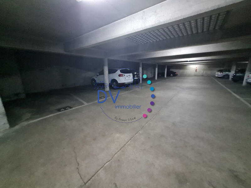 Parking / Garage - 11 m²