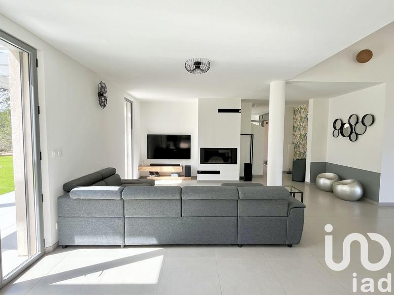 Maison - 256 m² - 7 pièces