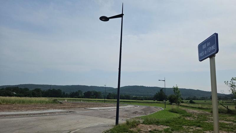 Terrain constructible - 1 049 m²