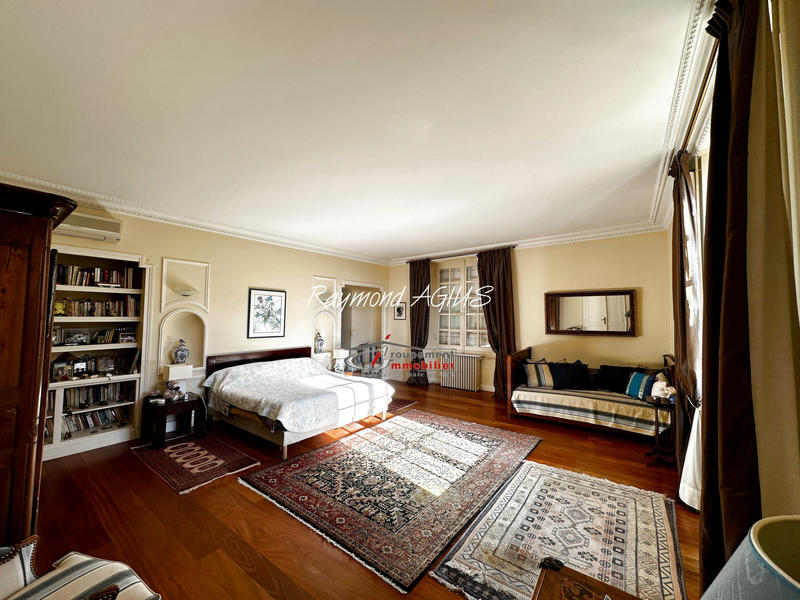 Maison - 510 m² - 11 pièces