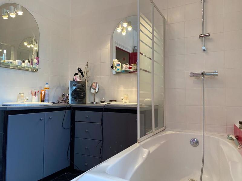 Maison - 240 m² - 6 pièces