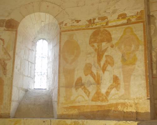 Découverte des fresques médiévales de la chapelle de Plaincourault