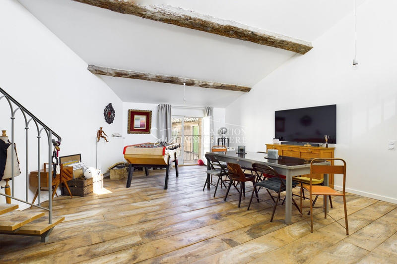 Maison - 225 m² - 7 pièces