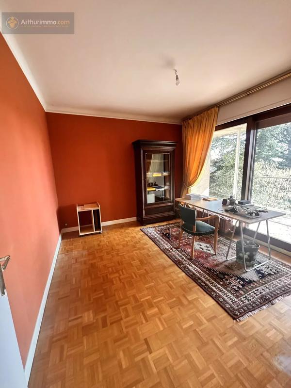 Maison - 300 m² - 8 pièces