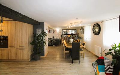 Maison - 281 m² - 5 pièces