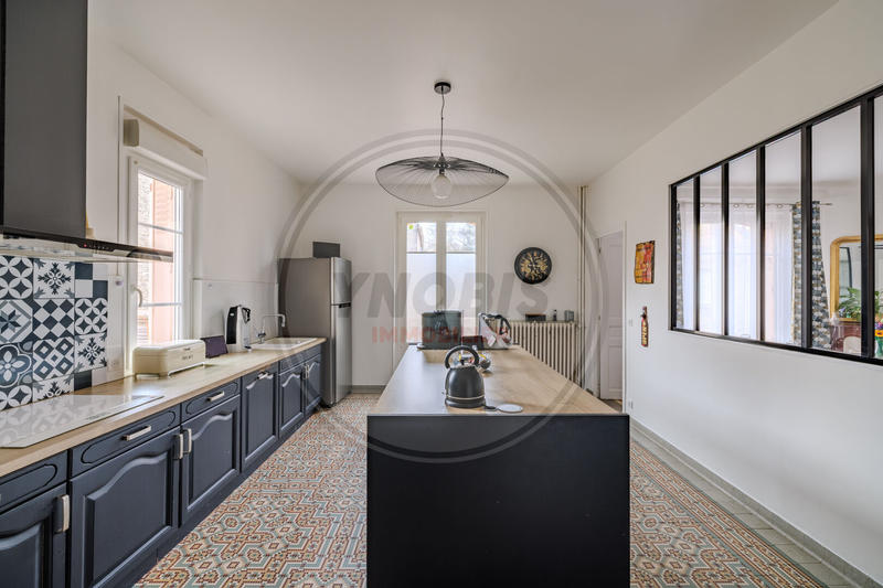 Maison - 351 m² - 13 pièces