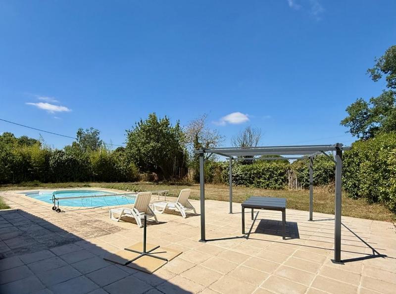 Propriété - 219 m² - 6 pièces