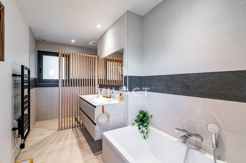 Maison contemporaine - 210 m² - 7 pièces