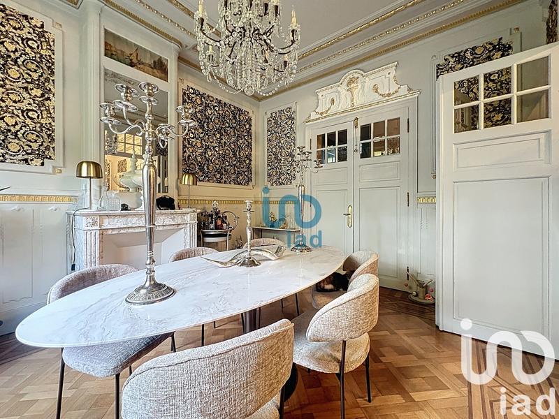 Maison - 280 m² - 10 pièces