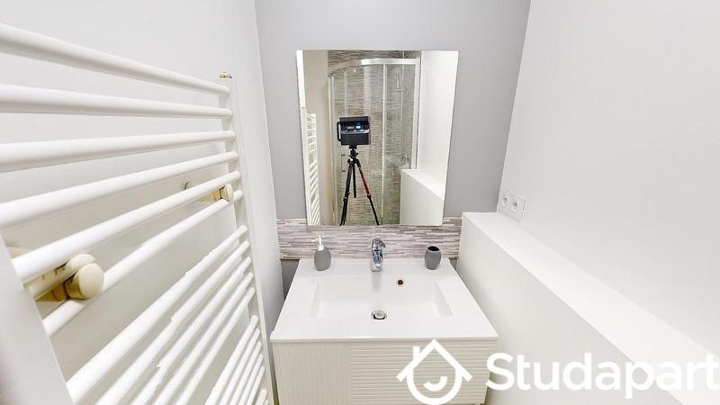 Chambre - 9 m² - 1 pièce