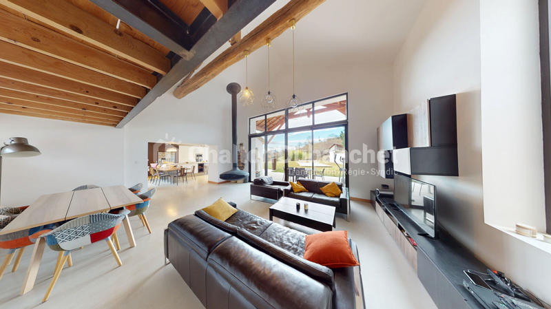 Maison - 213 m² - 7 pièces