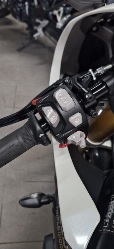 Triumph Speed Triple 1200 Rr