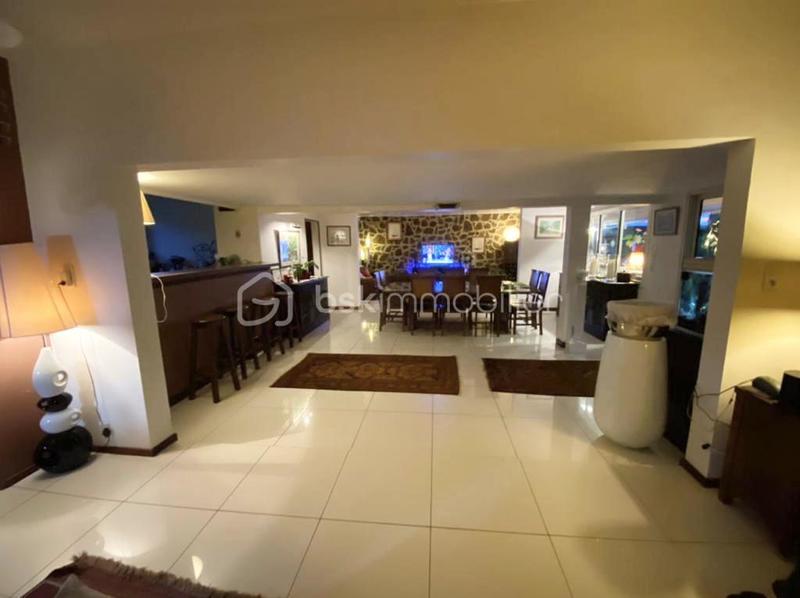 Villa - 211 m² - 5 pièces