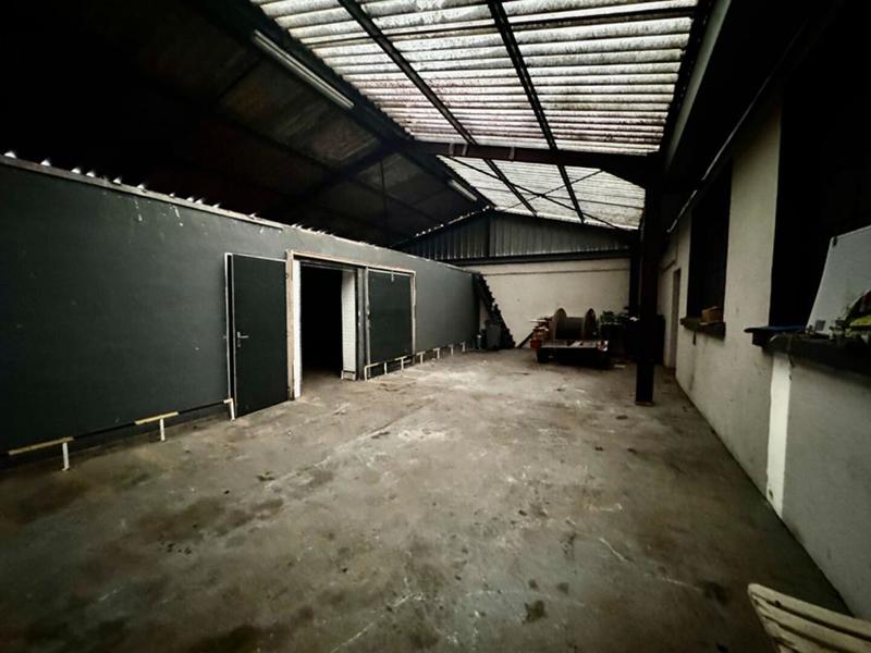 Local d'activité / Entrepôt - 879 m²