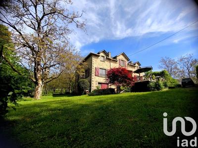 Maison - 230 m² - 8 pièces