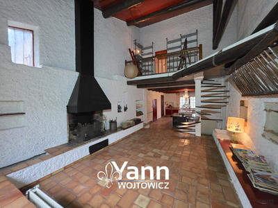 Maison - 270 m² - 7 pièces