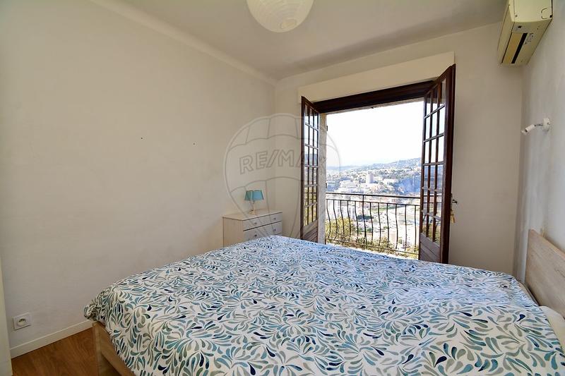 Propriété - 213 m² - 9 pièces