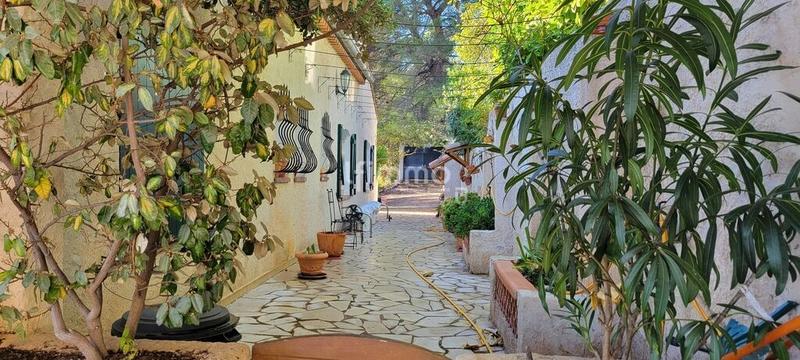 Maison - 220 m² - 7 pièces