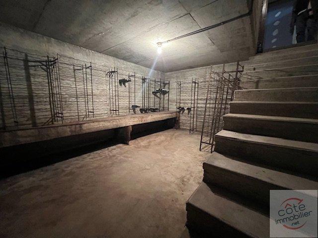 Maison - 240 m² - 6 pièces