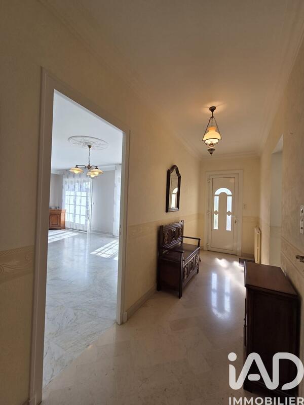 Maison - 198 m² - 8 pièces