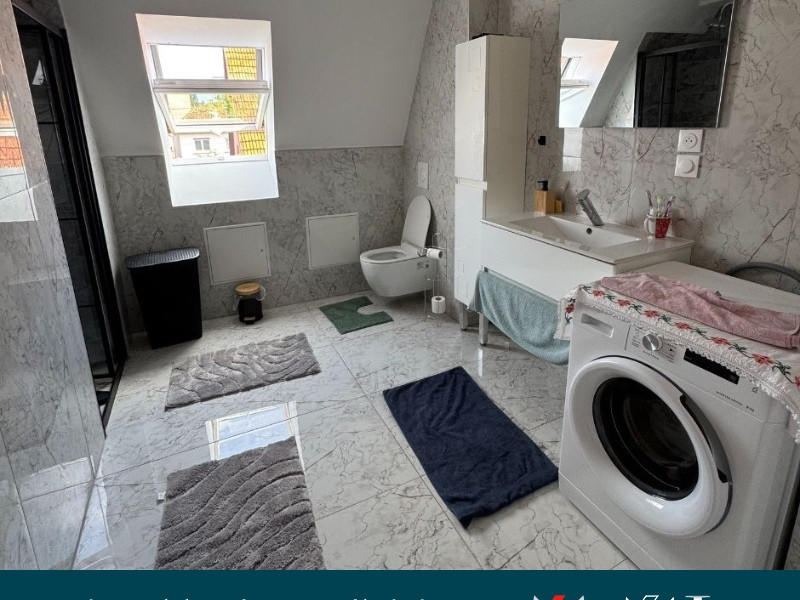 Maison - 235 m² - 11 pièces