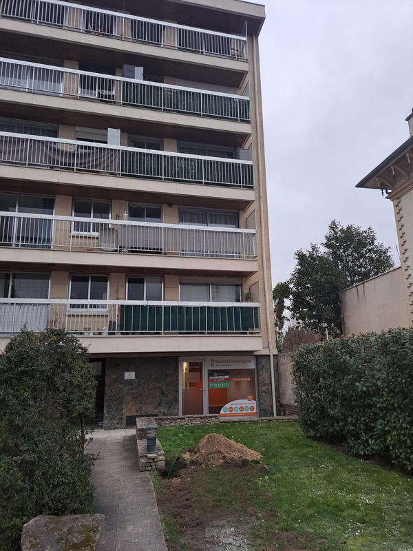 Local commercial - 99 m² - 5 pièces