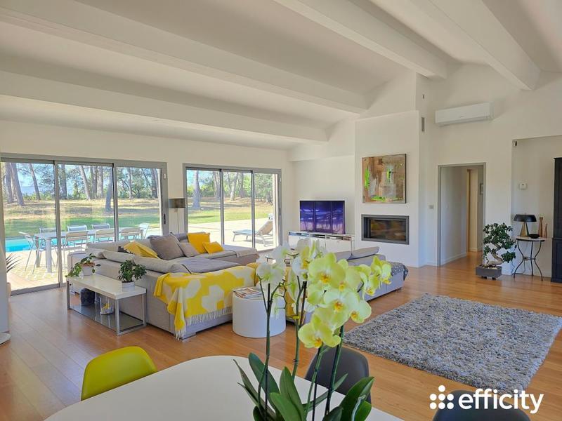 Maison - 232 m² - 7 pièces