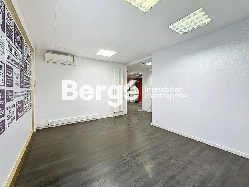 Local commercial - 302 m²