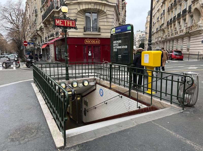 Appartement ancien - 71 m² - 3 pièces