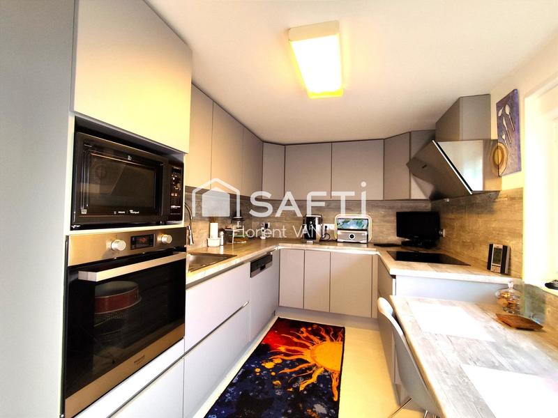 Maison - 230 m² - 12 pièces