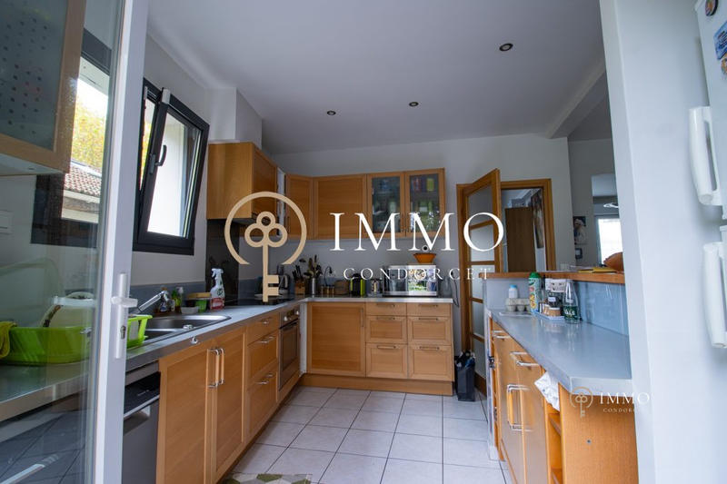 Maison - 145 m² - 8 pièces